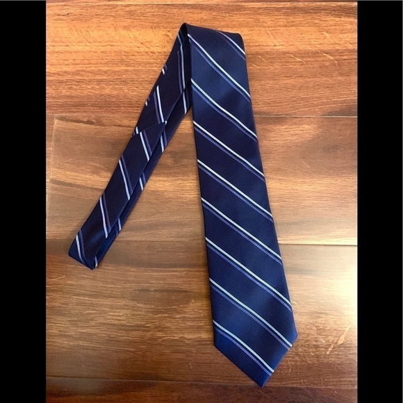 🌿SALE🌿Like New Dressy JONES New York Navy Blue 100% Silk Striped Necktie - Picture 2 of 10